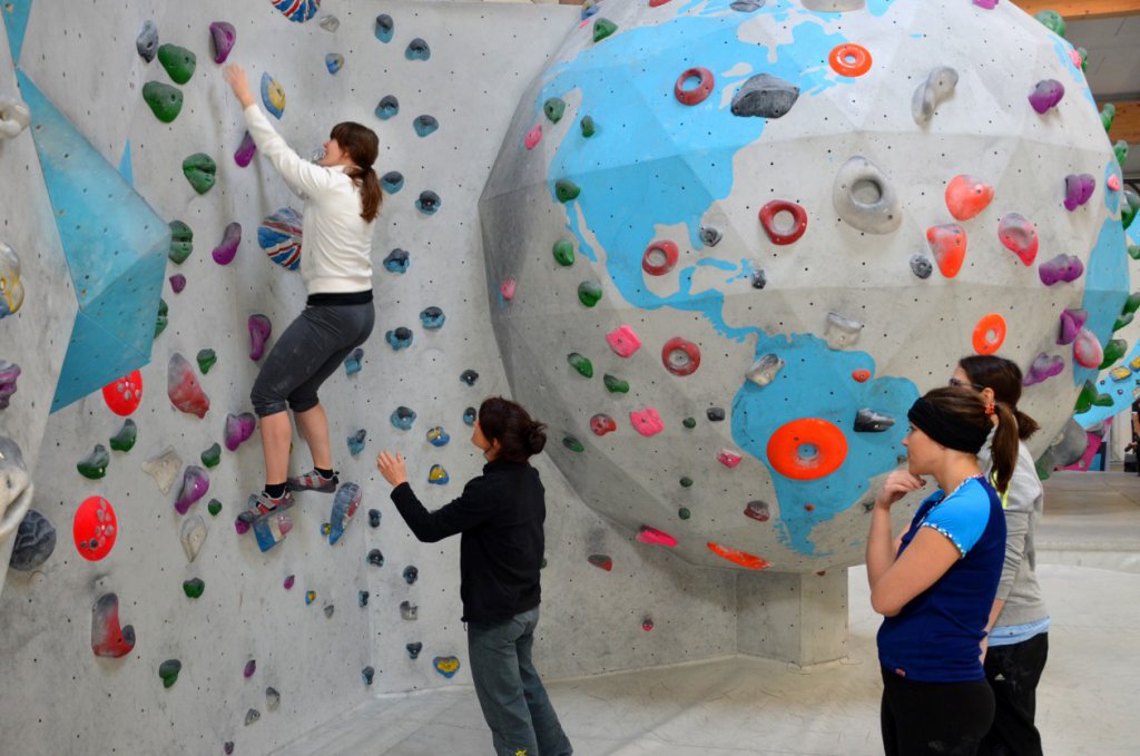 Bouldern mit MS - Workshop Kletterwerkstatt in der Boulderwelt München Ost